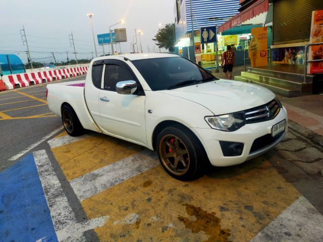 Mitsubishi Triton 2014 2.5 GLS Pickup ดีเซล เกียร์ธรรมดา ขาว รูปที่ 2
