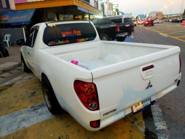 Mitsubishi Triton 2014 2.5 GLS Pickup ดีเซล เกียร์ธรรมดา ขาว รูปที่ 4