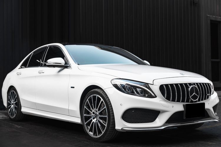 Mercedes-Benz C-Class 2018 C350 Sedan ปลั๊กอินไฮบริด (PHEV) เกียร์อัตโนมัติ ขาว รูปที่ 3