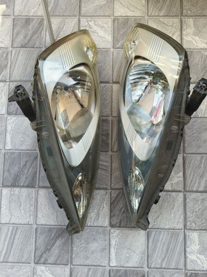 ไฟหน้ารถยนต์ Honda Jazz ปี2010
