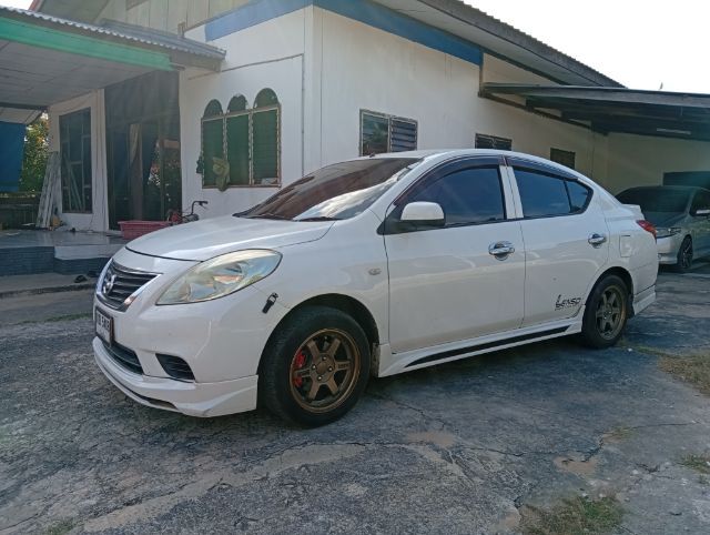 รถ Nissan Almera 1.2 E Sportech สี ขาว