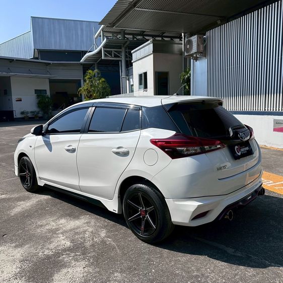 Toyota Yaris 2021 1.2 Entry Sedan เบนซิน ไม่ติดแก๊ส เกียร์อัตโนมัติ ขาว รูปที่ 4