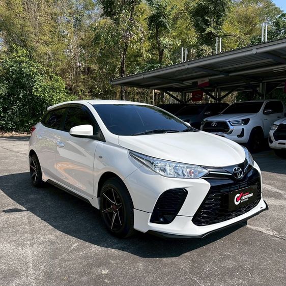 รถ Toyota Yaris 1.2 Entry สี ขาว