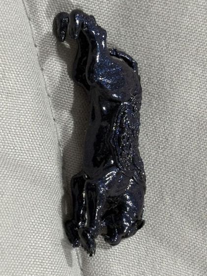 รูปหล่อเสือ รุ่น เจ้าพระยาเสือดำ หลวงปู่บุญมา โชติธมโม สำนักสงฆ์เขาแก้วทอง จ.ปราจีนบุรี ปี 2565 ขนาด 4 ซม เนื้อเหลือบม่วงประกายมุข หมายเลข 45 พร้อมกล่องเดิม รูปที่ 6