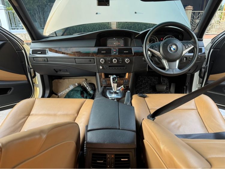 BMW Series 5 2010 520d Sedan ดีเซล ไม่ติดแก๊ส เกียร์อัตโนมัติ ขาว รูปที่ 2