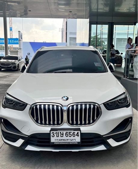รถ BMW X1 2.0 sDrive20d xLine สี ขาว