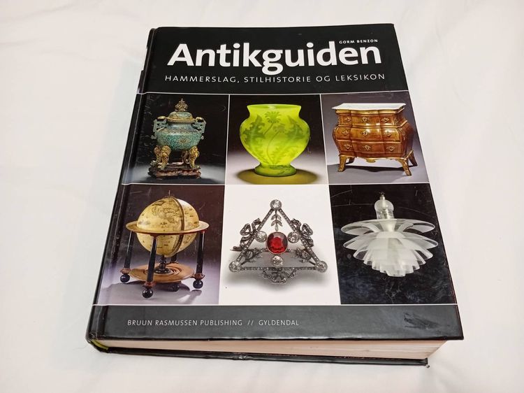 ความรู้ทั่วไป หนังสือ Antikguiden คู่มือมาตรฐานของแวดวงนักสะสมและตลาดประมูล