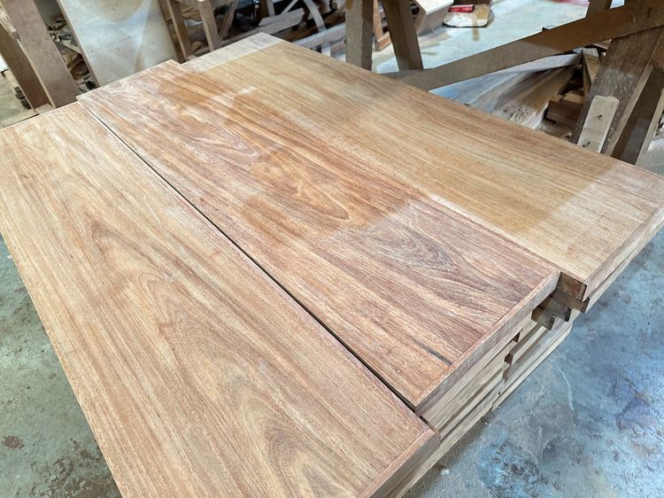 บันไดไม้แดง เซลต่ำกว่าทุน พร้อมไสเรียบ ลบมุมให้ฟรี ผลตตรงจากโรงงาน รูปที่ 3