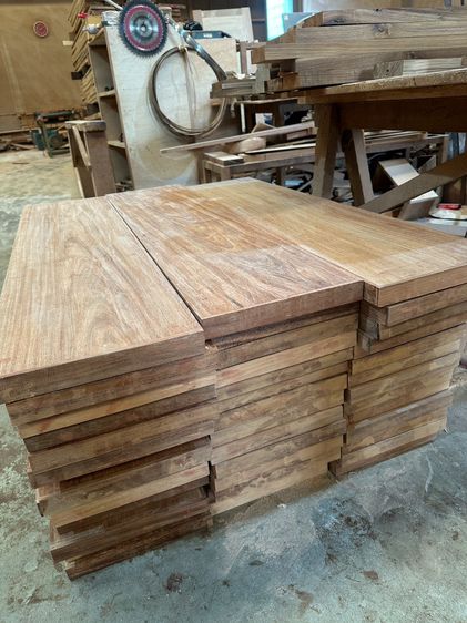 บันไดไม้แดง เซลต่ำกว่าทุน พร้อมไสเรียบ ลบมุมให้ฟรี ผลตตรงจากโรงงาน รูปที่ 2