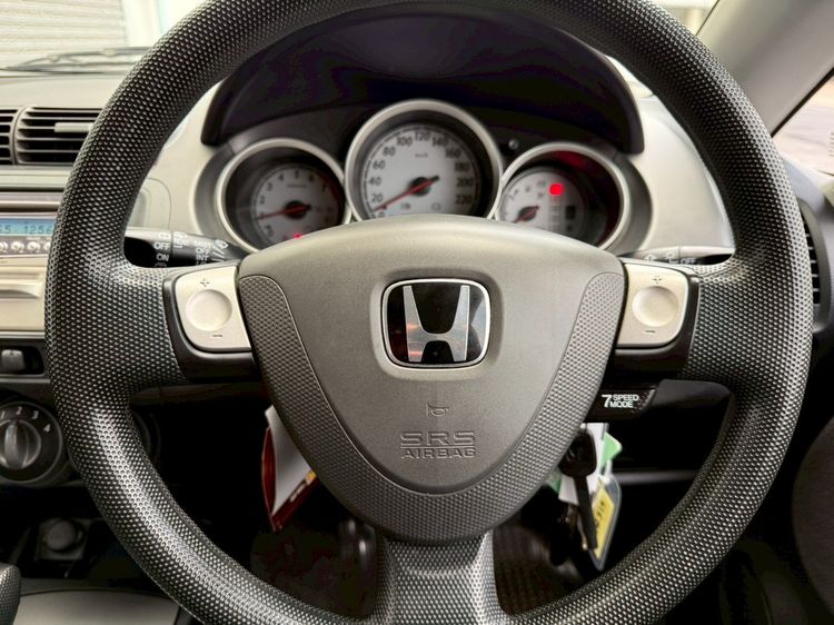 Honda Jazz 2006 1.5 V i-VTEC Sedan เบนซิน ไม่ติดแก๊ส เกียร์อัตโนมัติ เทา รูปที่ 3