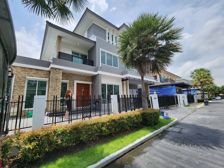 มีบางส่วน Owner Post ขายบ้านเดี่ยวหรู 3 ชั้น โครงการGrand Bangkok Boulevard พระราม 9 - ศรีนครินทร์ ( กรุงเทพกรีฑา ) ใกล้โรงเรียนนานาชาติเวลลิงตัน รูปที่ 2