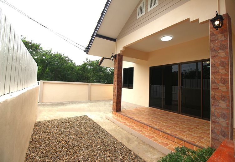 บ้านเดี่ยวพร้อมอยู่ใกล้โรบินสัน รูปที่ 2