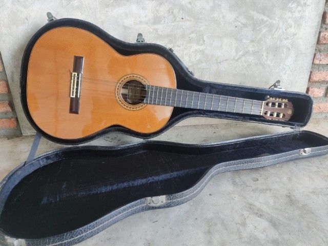 Classical guitar: Prudencio Saez G-9 