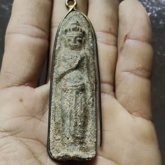 พระร่วงหลังรางปืนสุโขทัย กรุวัดพระศรีมหาธาตุสุโขทัย เนื้อชิน เขียว