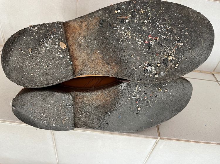 รองเท้ามือสอง รูปที่ 8