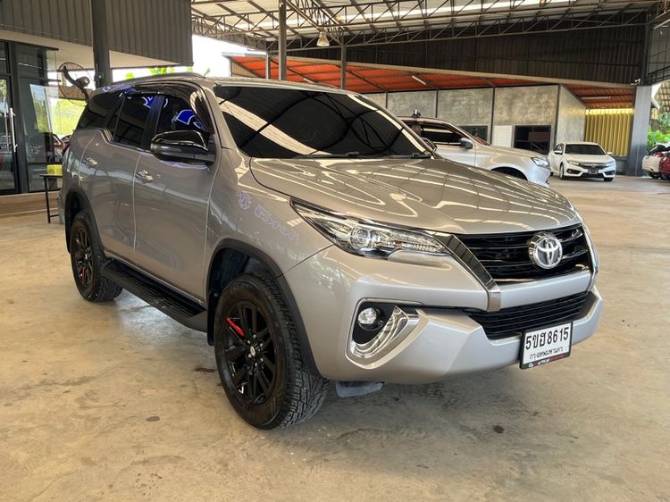 Toyota Fortuner 2016 2.4 V ดีเซล เกียร์อัตโนมัติ เทา รูปที่ 2