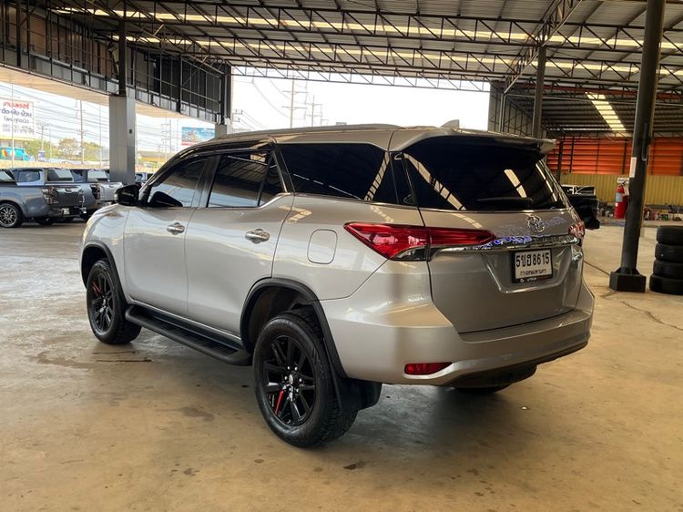Toyota Fortuner 2016 2.4 V ดีเซล เกียร์อัตโนมัติ เทา รูปที่ 4