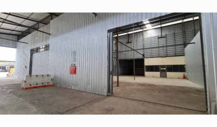 รหัส PNB032 โกดังให้เช่าพร้อมสำหนักงาน office ขนาด 300 ตร.ม บริเวณวัดสะพานสูง อ.ปากเกร็ด จ.นนทบุรี เหมาะสำหรับเก็บหรือเป็นคลังกระจายสินค้า 