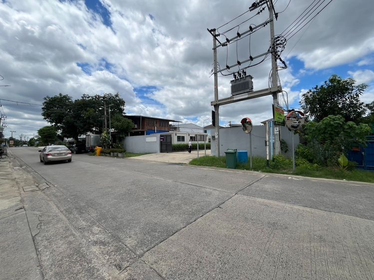 ที่ดินขนาด 1ไร่ 1งาน 39 วา (539 ตารางวา) พร้อมโรงงานพื้นที่ 442 ตารางเมตร หน้ากว้างที่ดิน 20 เมตร 