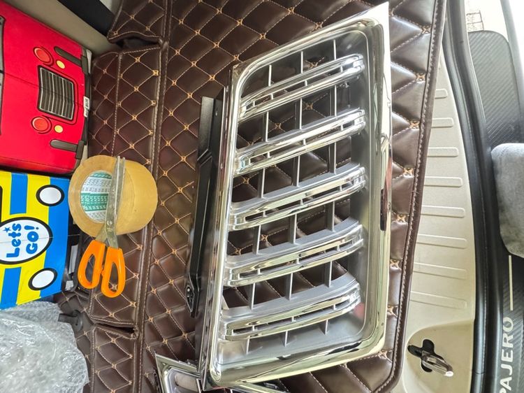 กระจังหน้าปาเจโร่ปี12