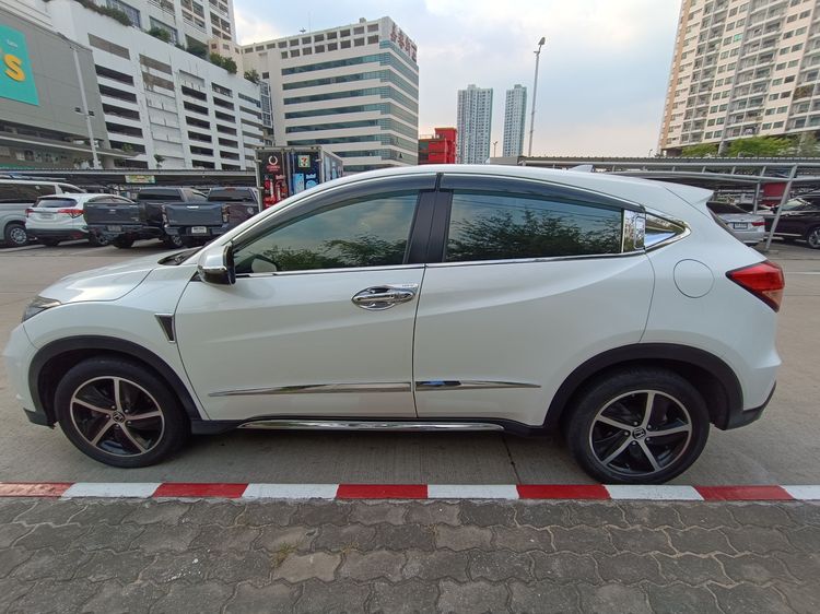 รถ Honda HR-V 1.8 S สี ขาว