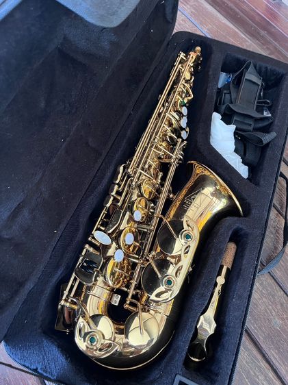 Alto Saxophone ยี่ห้อ Saxtion