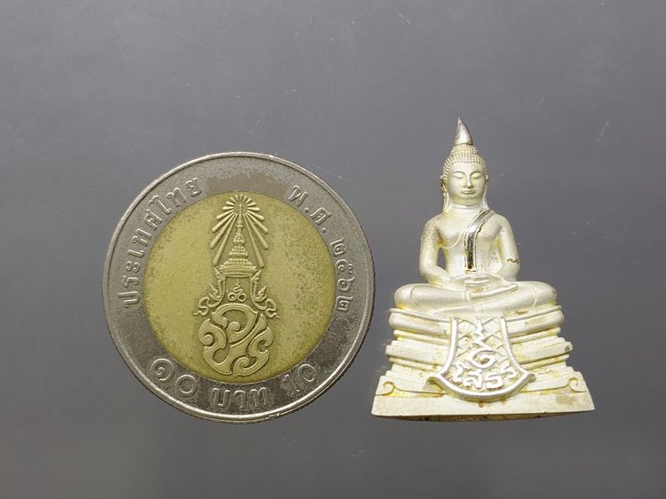 หลวงพ่อโสธร ลอยองค์ใหญ่ เนื้อเงิน รุ่นโสธร 2560 ตำรวจ ๘ ริ้ว ปี2560 พร้อมกล่องเดิม รูปที่ 7
