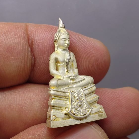 หลวงพ่อโสธร ลอยองค์ใหญ่ เนื้อเงิน รุ่นโสธร 2560 ตำรวจ ๘ ริ้ว ปี2560 พร้อมกล่องเดิม รูปที่ 5