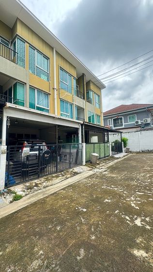 อื่นๆ 2016 ตกแต่งครบ ไม่ใช่ ทาวโฮมส์ 3 ชั้น มีนบุรี