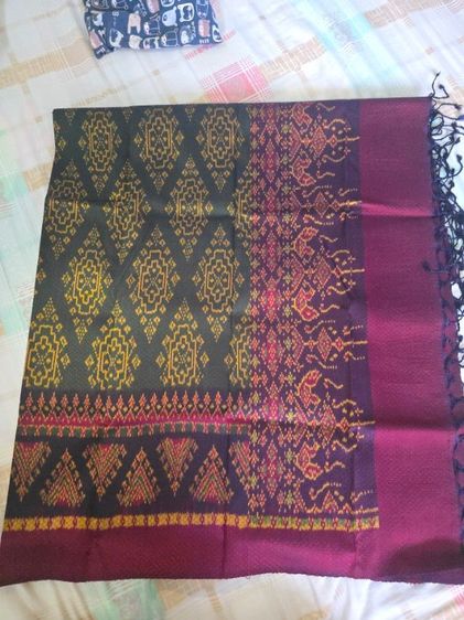 ผ้าไหมไทยทอมือแท้ ทั้งผืน เก่าเก็บ ยกดอกหน้านาง ชายครุย ไม่เคยใช้ เก็บรักษาอย่างดี