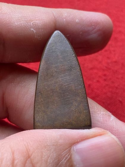 หลวงปู่ทวดหลังเตารีด พิมพ์เล็ก แข้งขีด รูปที่ 2