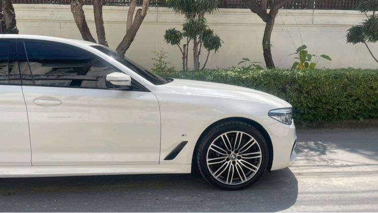 BMW Series 5 2020 530e Sedan ปลั๊กอินไฮบริด (PHEV) ไม่ติดแก๊ส เกียร์อัตโนมัติ ขาว รูปที่ 3