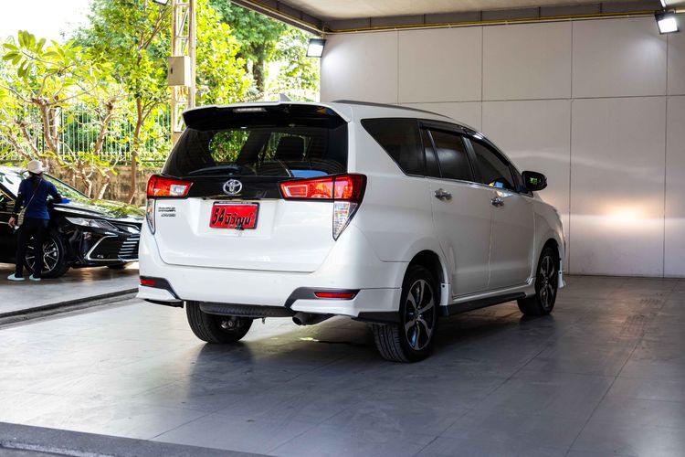 Toyota Innova 2021 2.8 Crysta Premium Utility-car ดีเซล ไม่ติดแก๊ส เกียร์อัตโนมัติ ขาว รูปที่ 4