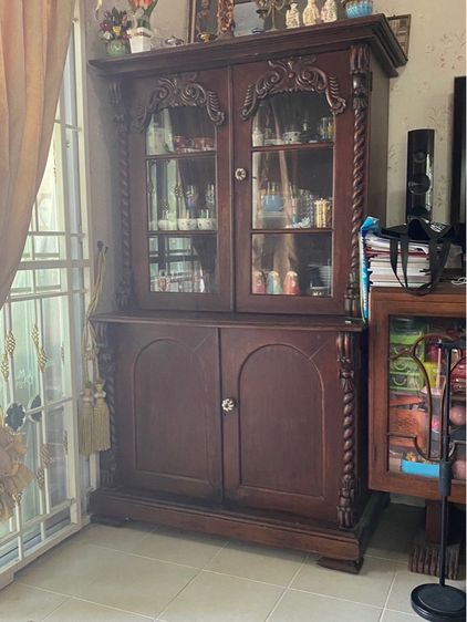 ตู้ไม้สักโบราณ