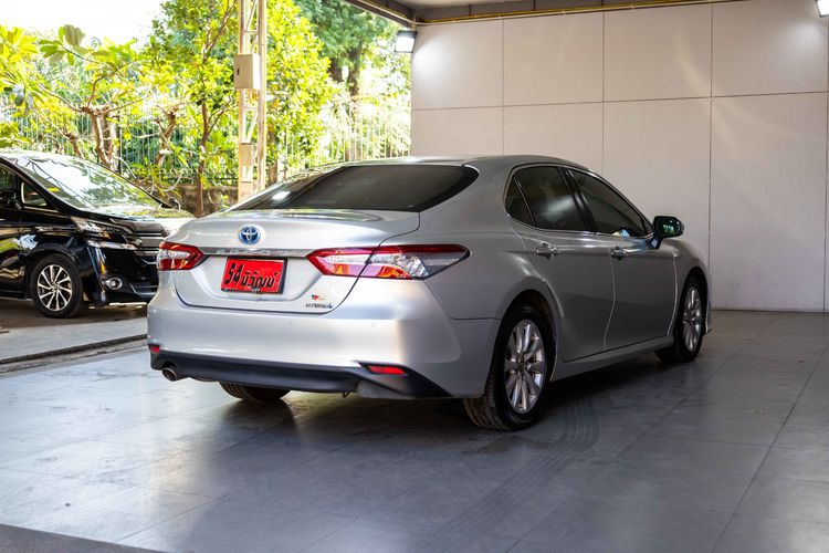 Toyota Camry 2021 2.5 HV Premium Sedan ไฮบริด ไม่ติดแก๊ส เกียร์อัตโนมัติ เงิน รูปที่ 4