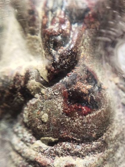 พระร่วงยืนประทานพรหลังลายผ้า เนื้อตะกั่วสนิมแดง รูปที่ 5