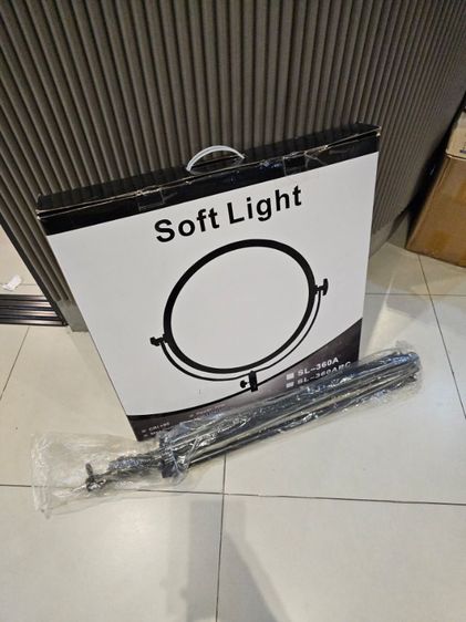 ไฟสตูดิโอแบบกลมชนิดแสงนุ่ม (LED Soft Light) รุ่น SL-360A หรือ SL-360ARC สภาพดีมาก ใช้งานน้อยมาก 4-5 ครั้ง