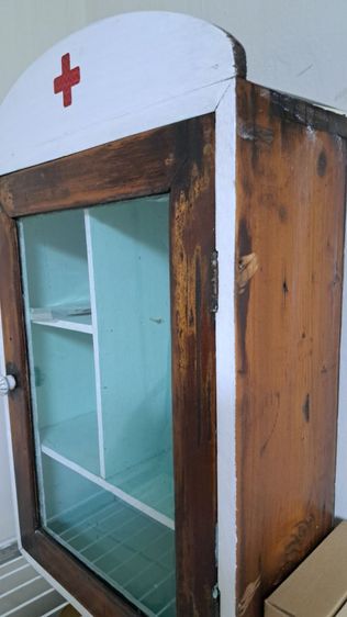 ตู้ยาเก่า