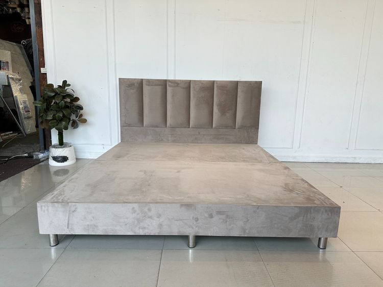 ใหญ่ เตียงนอน ฐานสำเร็จรูป 6 ฟุต เตียงผ้ากำมะหยี่สีเทา 