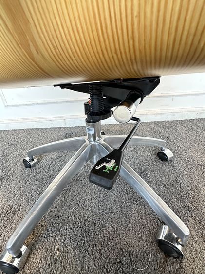 เก้าอี้สำนักงาน หลังสูง เบาะหนังสีขาว ขาสแตนเลส มีล้อเลื่อน  รูปที่ 12