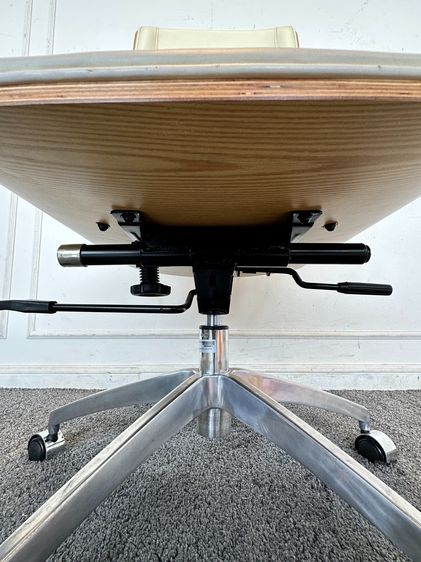 เก้าอี้สำนักงาน หลังสูง เบาะหนังสีขาว ขาสแตนเลส มีล้อเลื่อน  รูปที่ 11