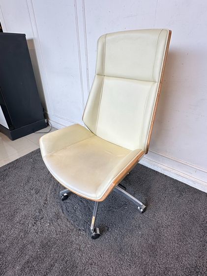 เก้าอี้สำนักงาน หลังสูง เบาะหนังสีขาว ขาสแตนเลส มีล้อเลื่อน  รูปที่ 4