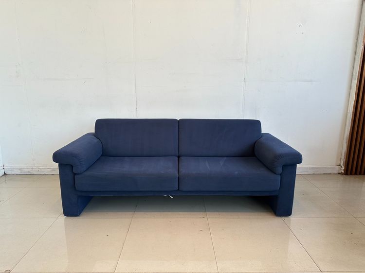 โซฟา 2 ที่นั่ง แบรนด์ MODERNFORM เบาะผ้ากำมะหยี่สีน้ำเงิน