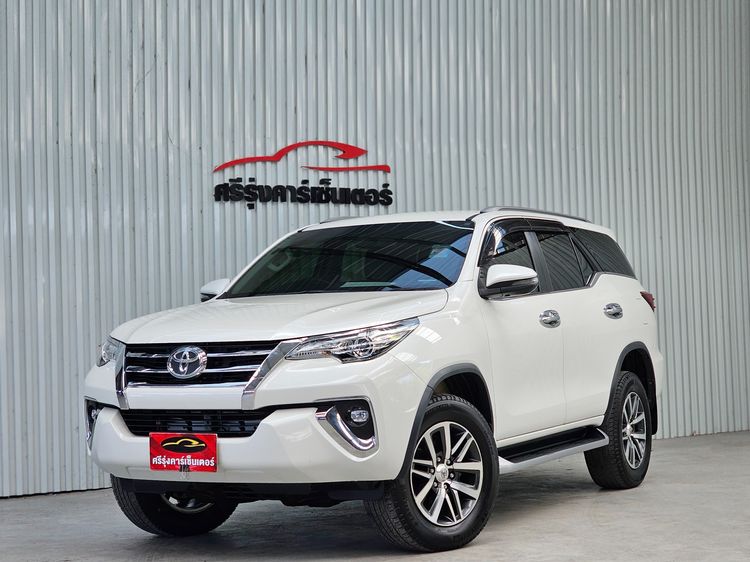รถ Toyota Fortuner 2.4 V สี ขาว