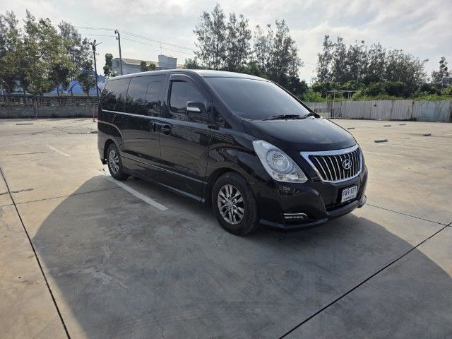Hyundai H-1  2018 2.5 Deluxe Van ดีเซล เกียร์อัตโนมัติ ดำ รูปที่ 4
