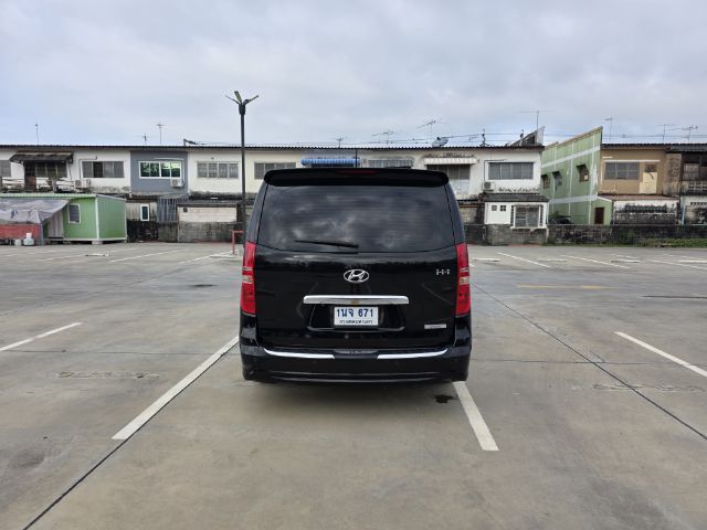 Hyundai H-1  2018 2.5 Deluxe Van ดีเซล เกียร์อัตโนมัติ ดำ รูปที่ 2
