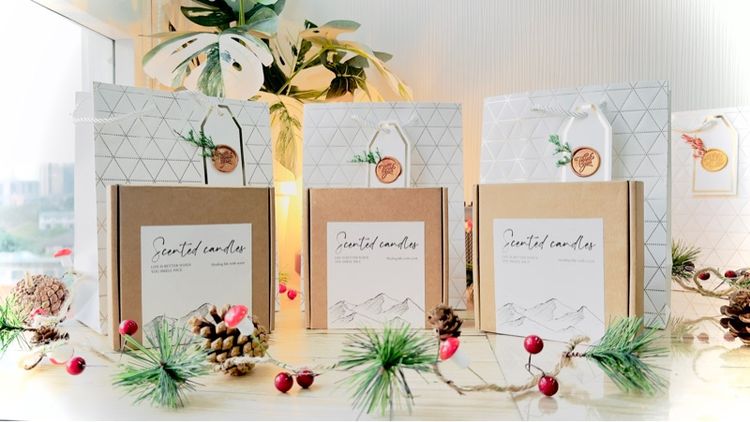 เซ็ทเทียนหมอพร้องแพ็คเกจของขวัญ ประกอบด้วยเทียนหอม โปสการ์ดแบบสุ่ม มีทั้งหมด3เซ็ท🛍️🎀