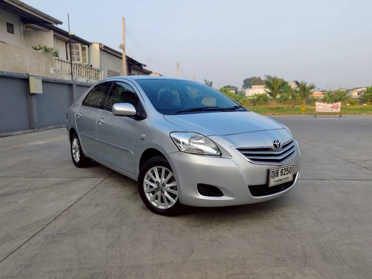 รถ Toyota Vios 1.5 E สี บรอนซ์เงิน