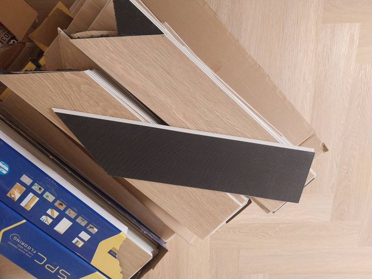 กระเบื้องยางก้างปลา ขายครึ่งราคามีแถมอีก มีล็อตเดียว รูปที่ 2