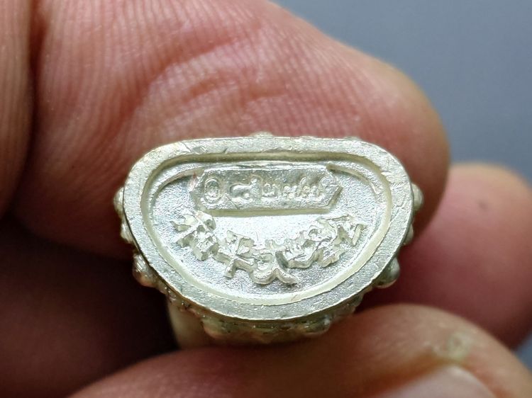 พระรูปเหมือนไต้ฮงกงโจวซือ เนื้อเงิน จัดสร้างโดยมูลนิธิวิทยาเขตสิรินธรราชวิทยาลัย ในพระราชูปถัมภ์ พิธีวัดบวรนิเวศวิหาร ปี2539 พร้อมกล่องเดิม รูปที่ 6